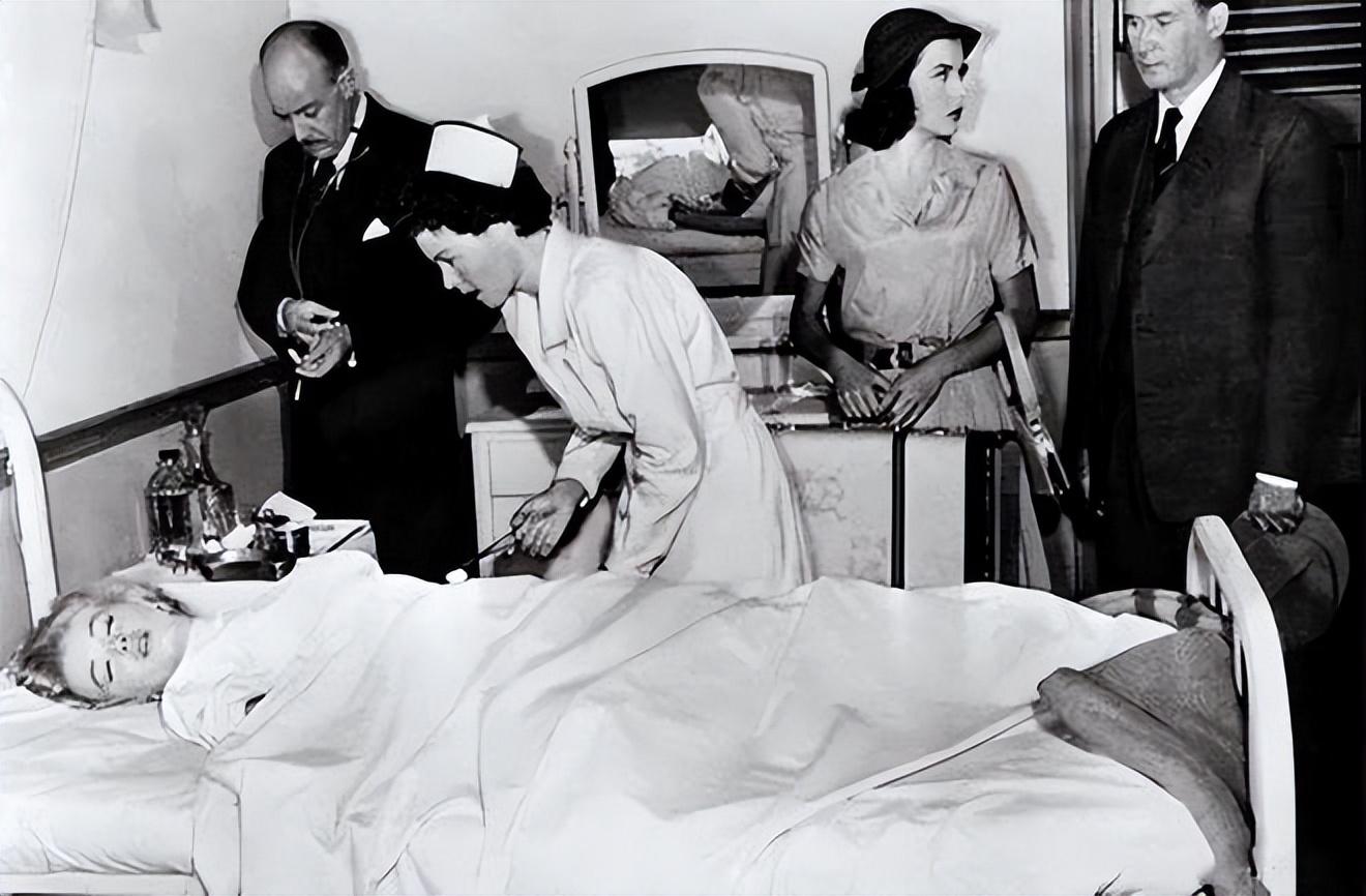 肯尼迪喜欢赫本还是玛丽莲梦露,梦露肯尼迪赫本是同时期的恋人吗