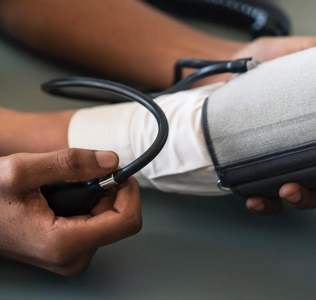 高血压吃盐多的危害,盐吃多了身体有什么危害