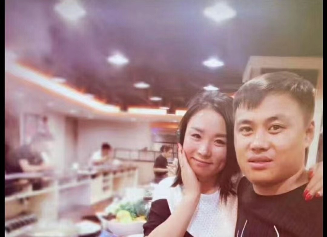 一对夫妇生出双胞胎,夫妻借22万生下试管双胞胎