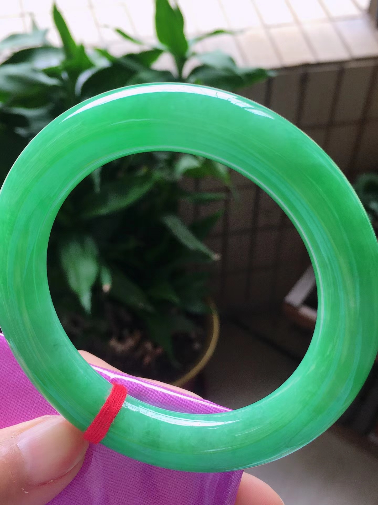 翡翠手镯不要乱戴,翡翠手串戴左手好还是戴右手好