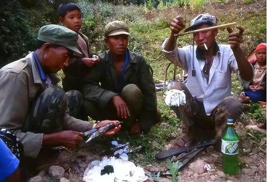 25岁民警倒下一瞬间,22岁缉毒警察牺牲前照片曝光