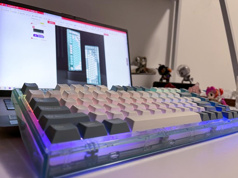 学生党键盘推荐,腹灵q75pro冰峰白开箱