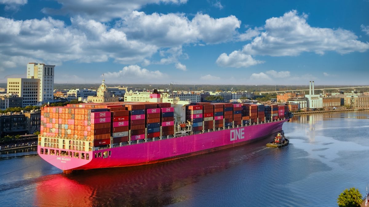 集装箱最新即期运价,10年国内集装箱航运市场分析