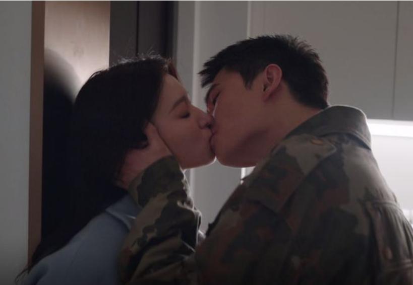 过于油腻，杨洋扑吻女星竟开水龙头，法院小编不忍了：请节约用水