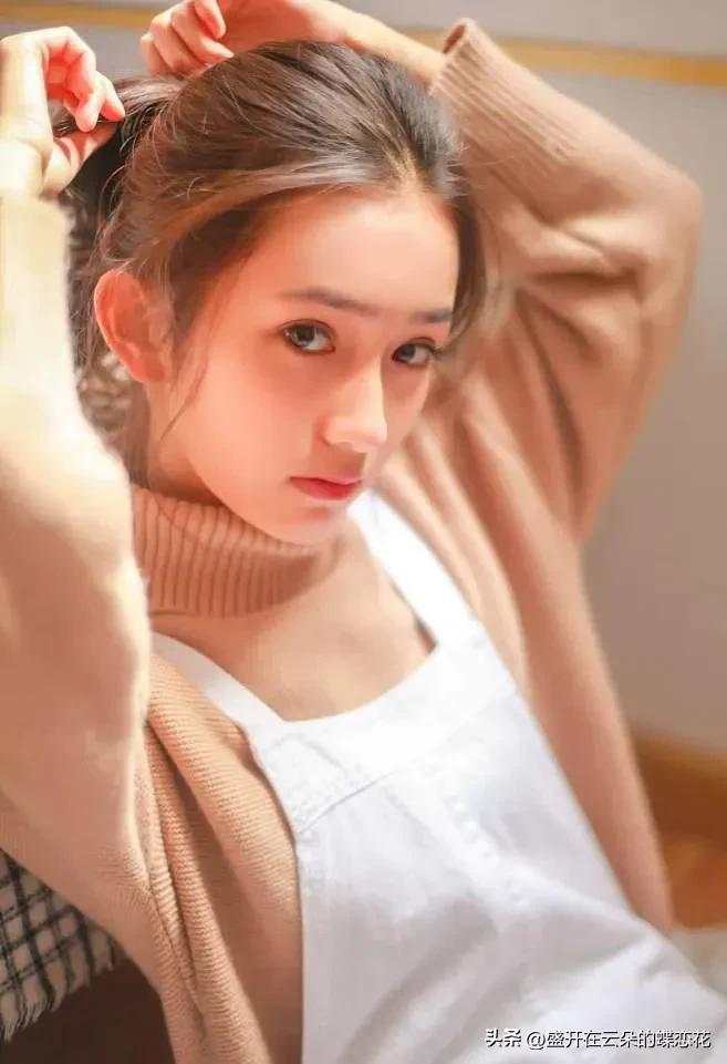 我爱上了“哥哥”，我站在世俗和爱情的十字路口，进不行，退不得