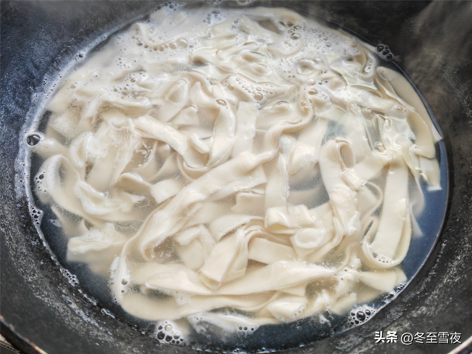 包菜炒面条最好吃的做法简单,番茄酱炒面条最好吃的做法简单