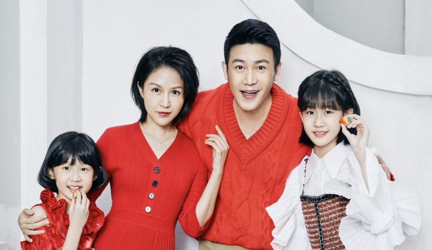 陆毅14岁大女儿获赞最美星二代，才艺令人惊艳，四口人共用一张脸