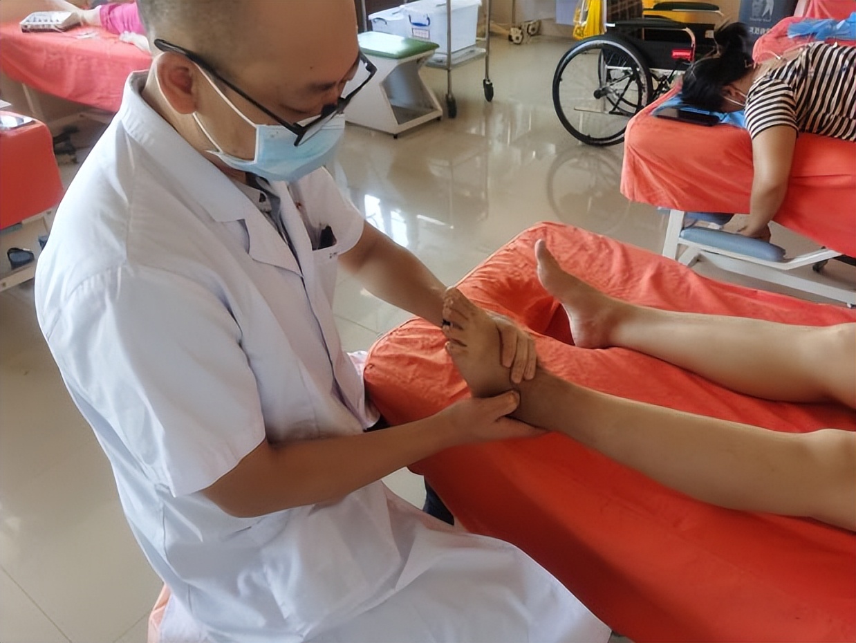 踝关节习惯性扭伤如何理疗,踝关节扭伤增生怎么治疗