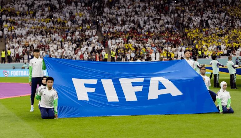 世界杯护旗手结缘春城，网友：“官渡真会给自己脸上贴金”......