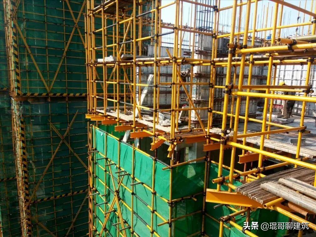 新型悬挑架全套图纸大全集,新型悬挑架半预埋和穿墙哪个安全