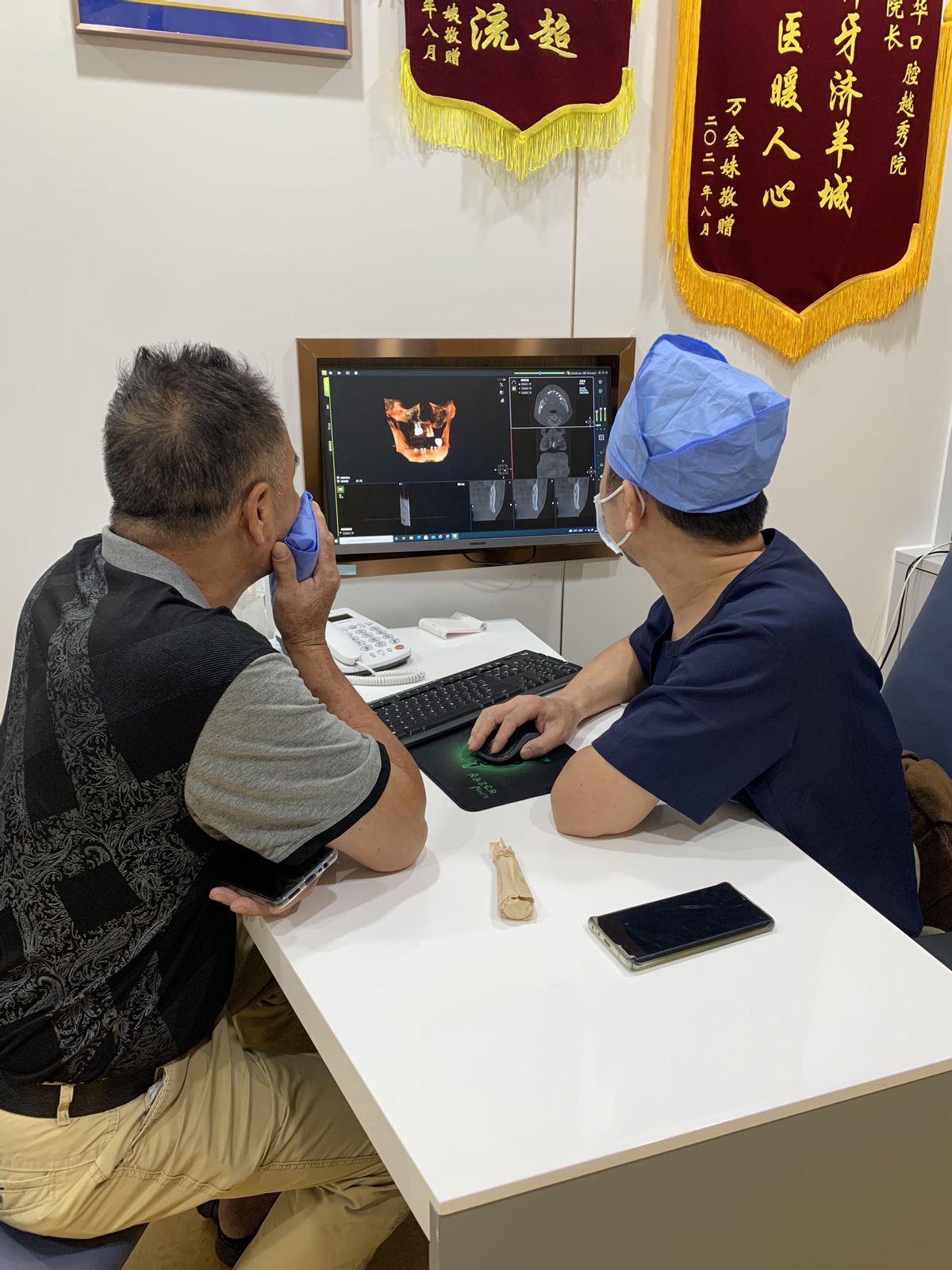 年轻人缺全口牙,年轻人缺了很多牙