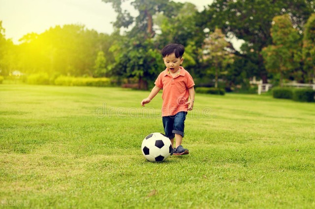 国足惨败，国家2019年开始创建足球特色幼儿园，兴趣从小开始培养