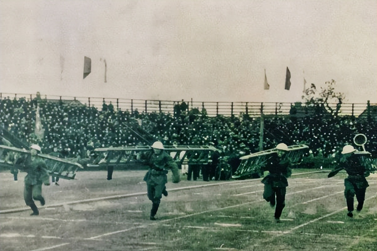 万吨轮船撞桥视频,船舶火灾爆炸事故案例视频