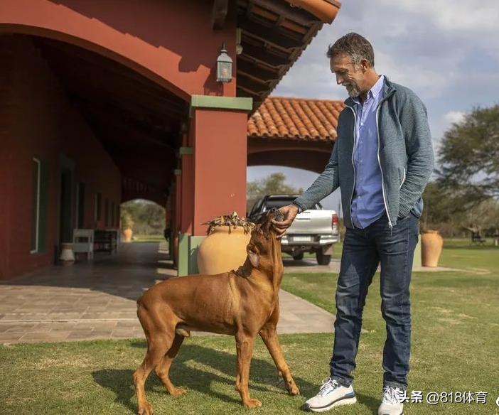 战神!53岁巴蒂阿根廷庄园养老,须发皆白养2匹马,20岁幼子接班踢球