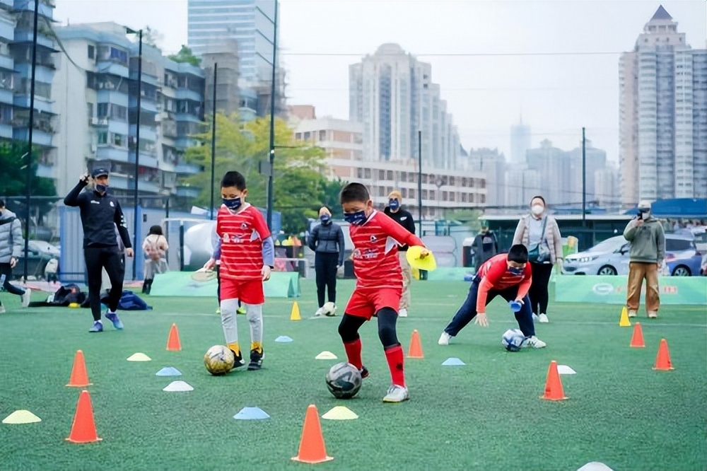 传祺m6pro一体式车顶行李箱,鸿星尔克潮牌联名