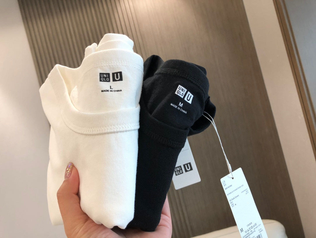 打底白t恤长袖优衣库,优衣库的t恤到底会变长还是缩水