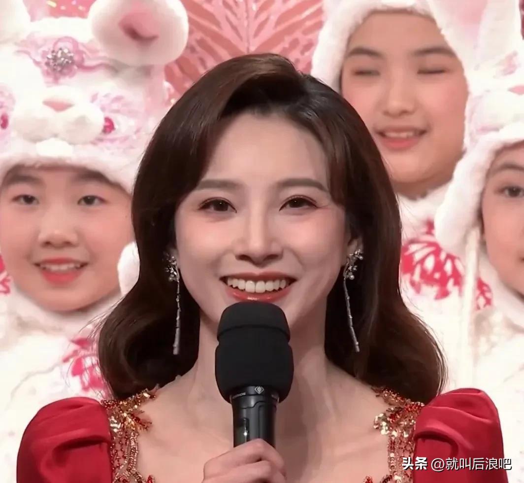 “董卿接班人”“世界杯女神”——马凡舒