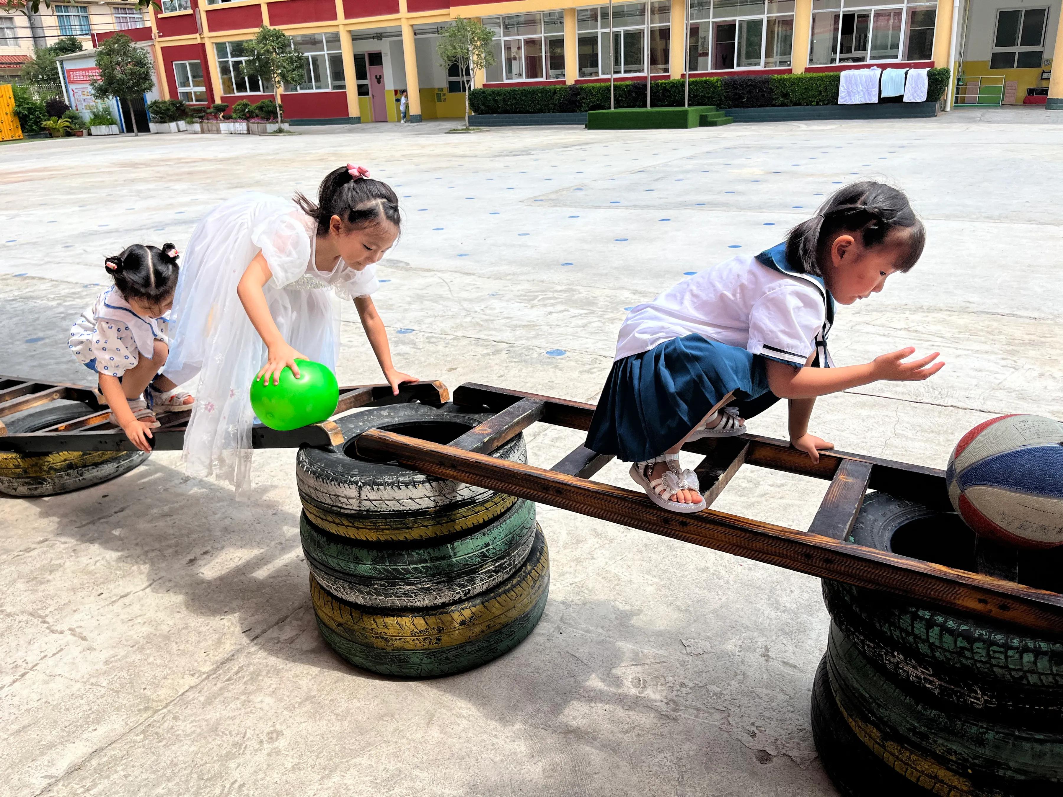 老虎出洞幼儿园户外游戏,幼儿奇妙游戏