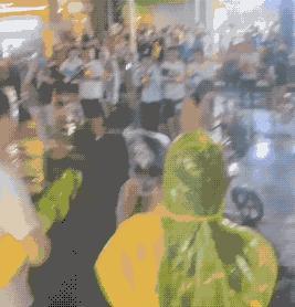 云南泼水节女人被围攻,泼水节判定性骚扰