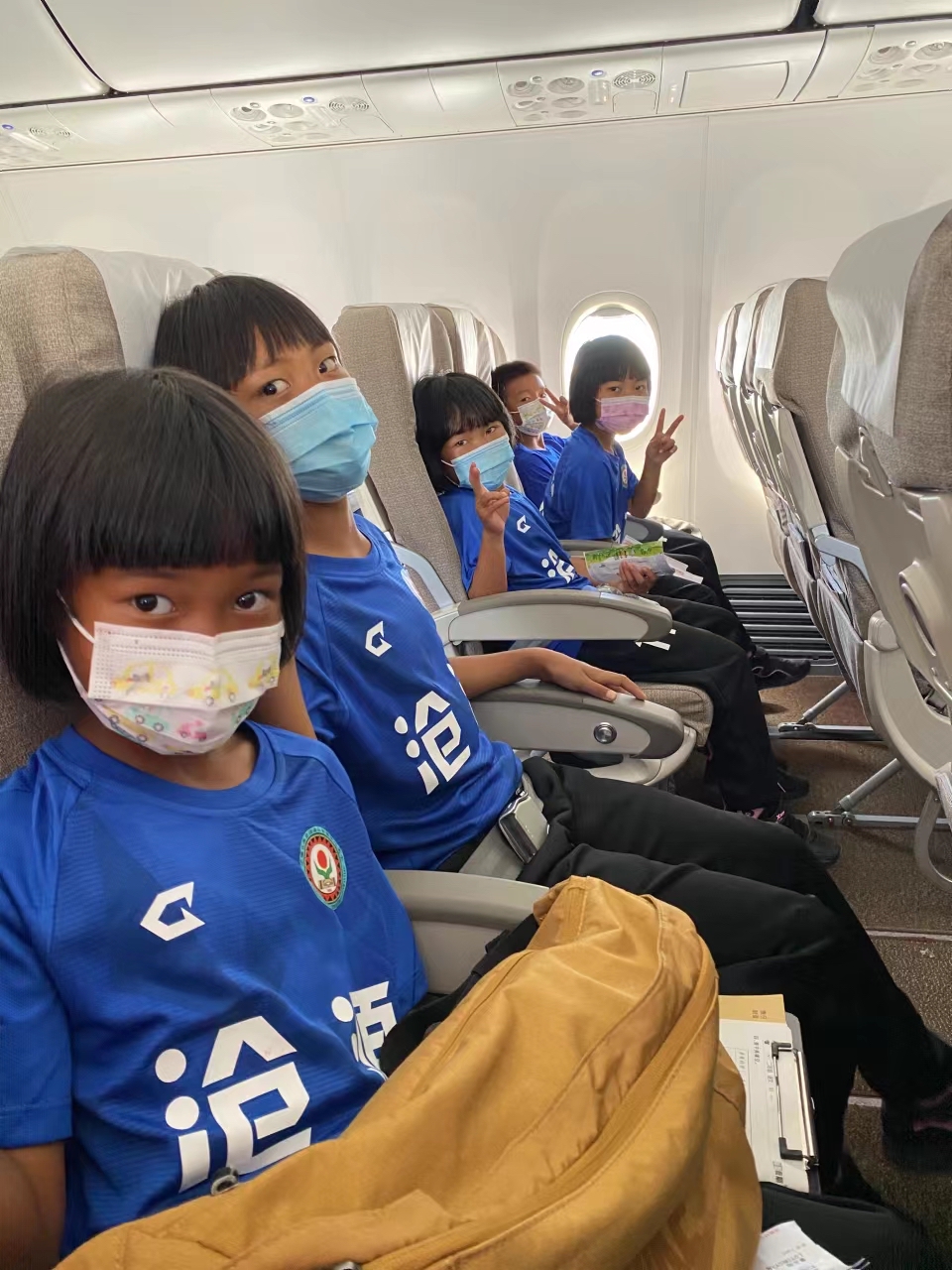 第一次飞出佤山参赛东航助沧源足球小将圆梦夺冠