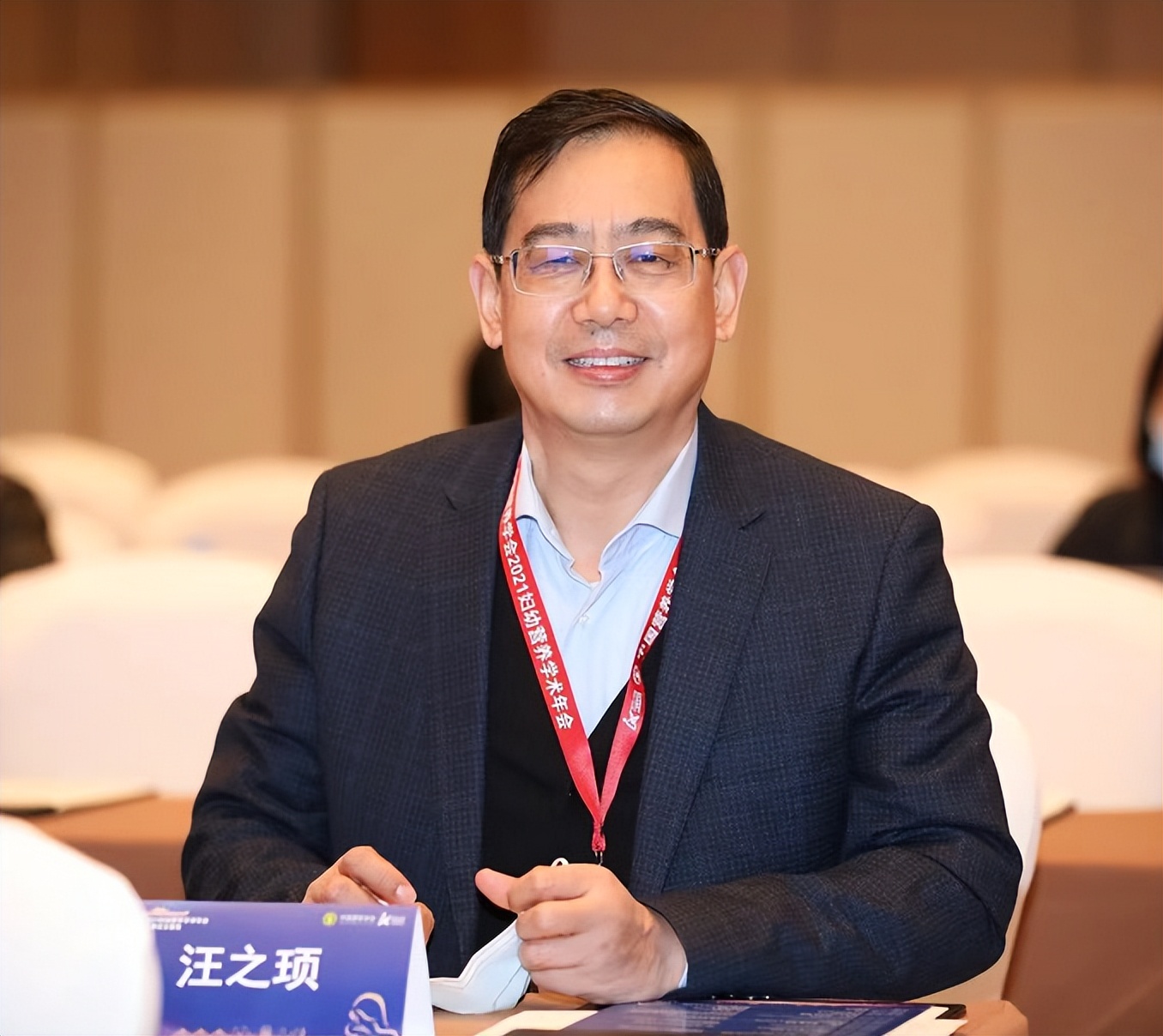 含有棕榈油的奶粉,含有棕榈油和白砂糖的奶粉