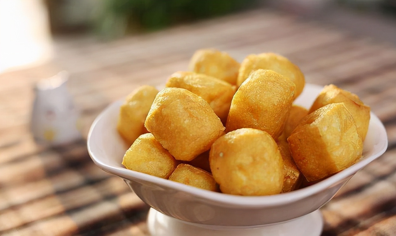 过年炸豆腐，最忌直接下锅炸，89岁奶奶教我这样做，蜂窝大不吸油