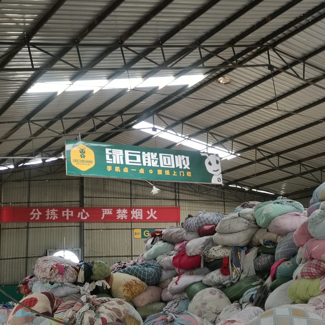 旧衣服回收捐赠是真的吗,旧衣服回收是生意还是慈善