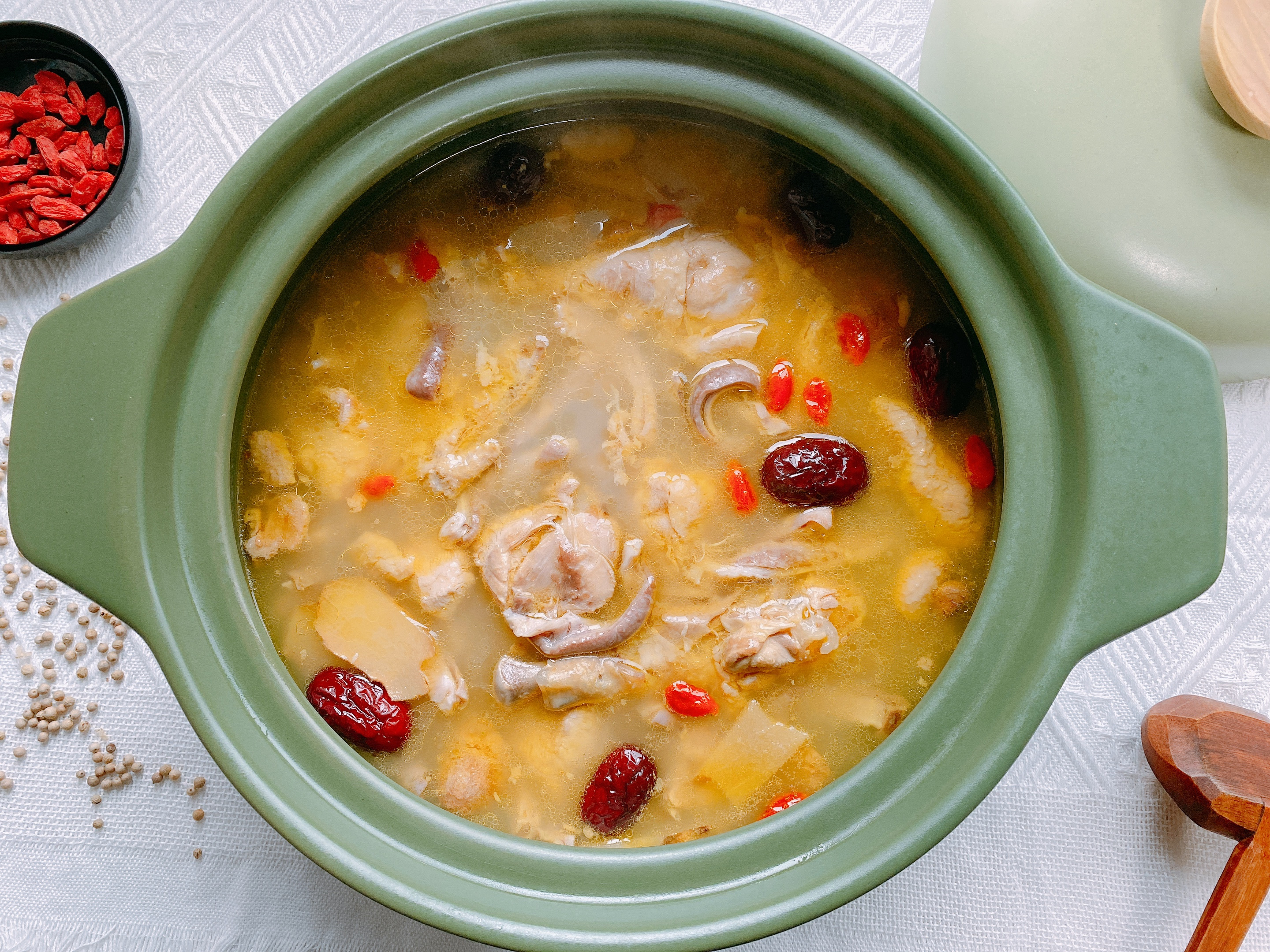 冬天猪肚鸡汤炖什么最补,暖胃驱寒的胡椒猪肚鸡汤