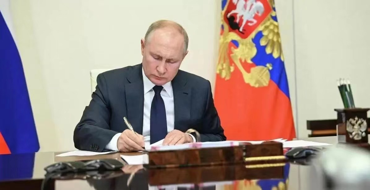 美英瞒着盟友，大量购买俄油，普京趁机采取重要行动，德国最受伤