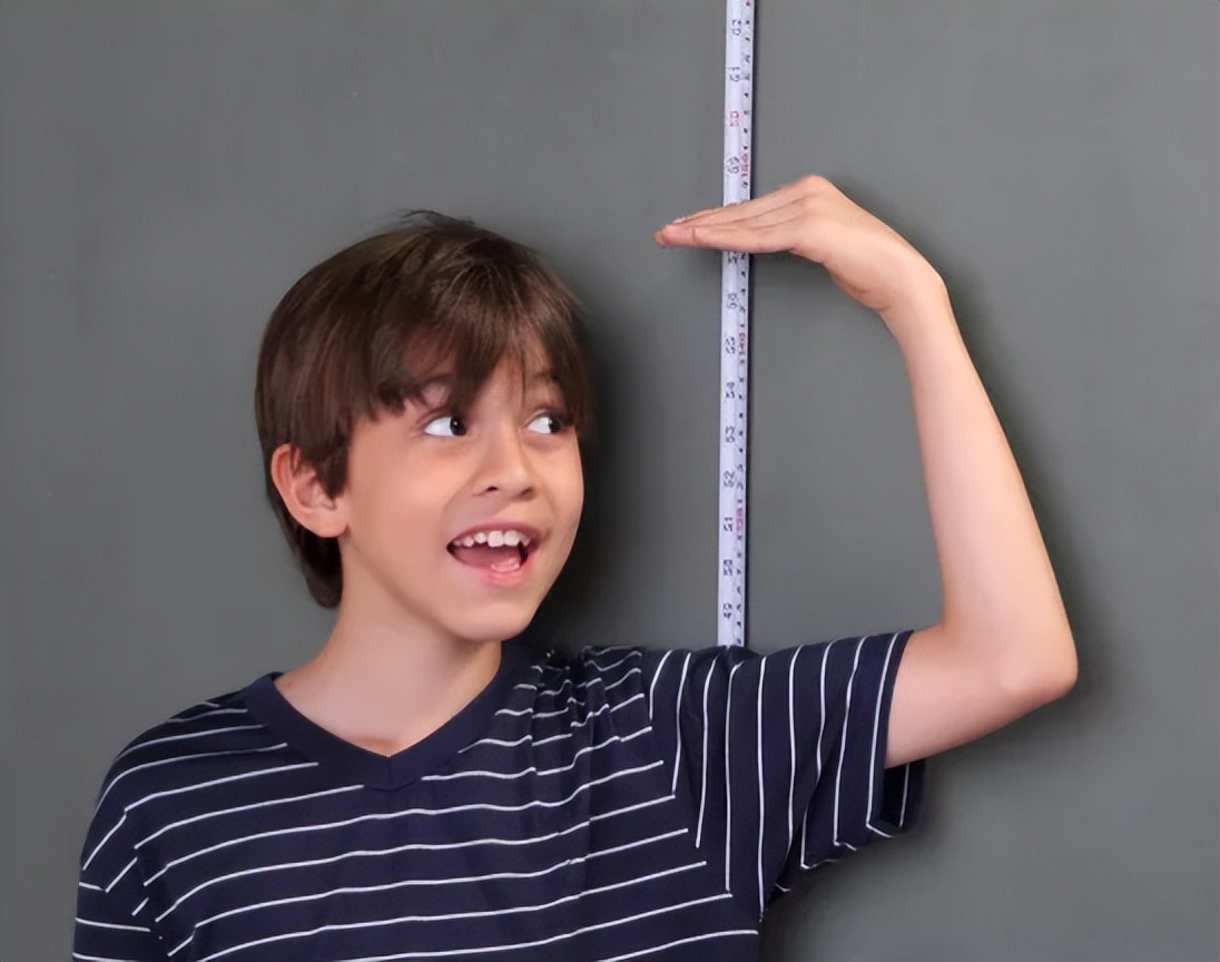 儿童身高表出炉看下你家娃合格吗,23年最新儿童身高标准