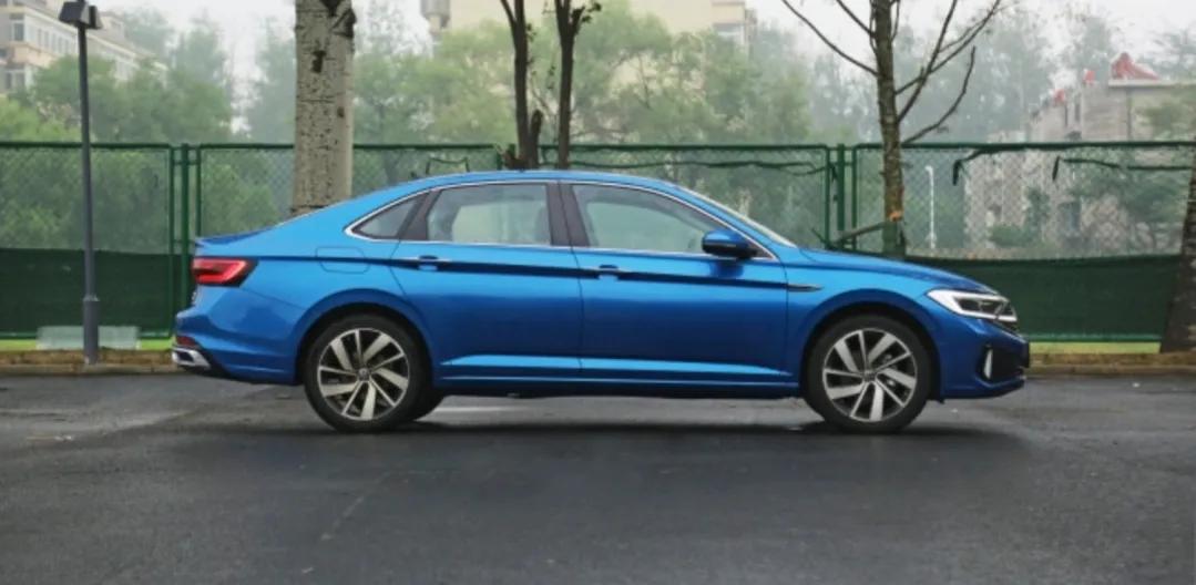 十五万左右省油耐用轿车买什么车,女生十五万左右买什么车最好