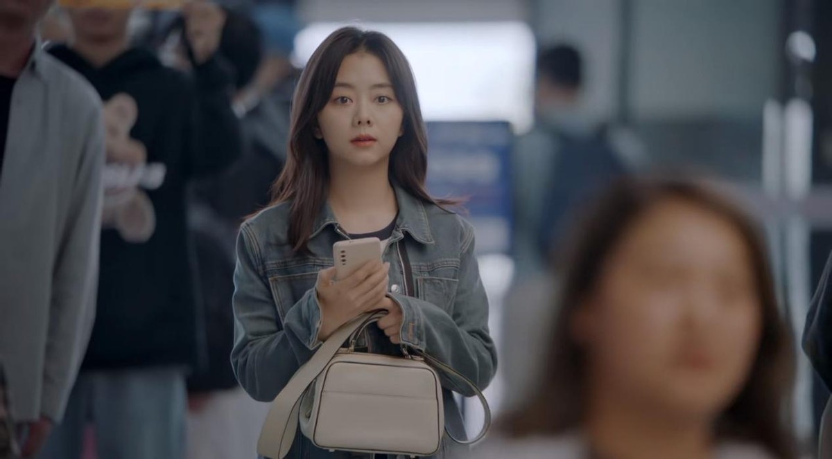 《请叫我总监》：谭松韵的皱纹，*冰白**的眼袋，这部剧的滤镜好真实