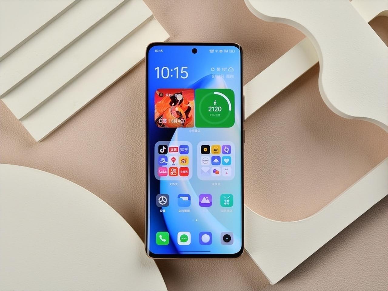 realme11Pro+手机发布：搭载联发科天玑7050芯片！