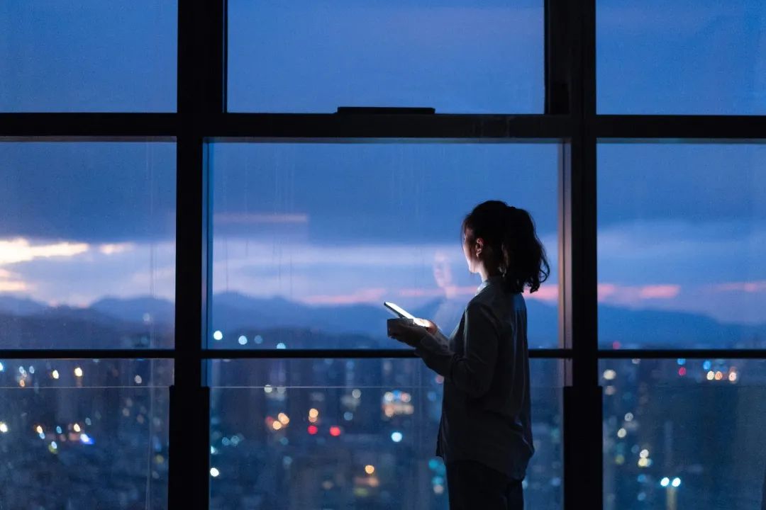 第一批00后已初入工厂打工,第一批00后回家后的现状