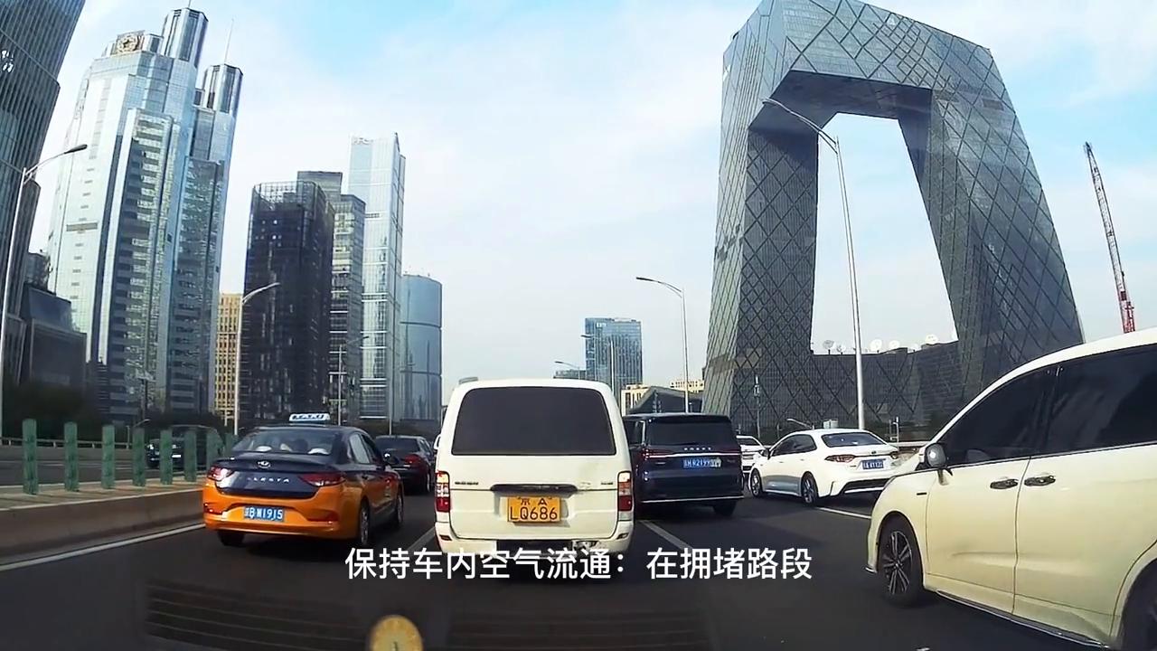 新手司机如何在拥堵路段正确跟车,新手开车在拥堵路段怎么操作