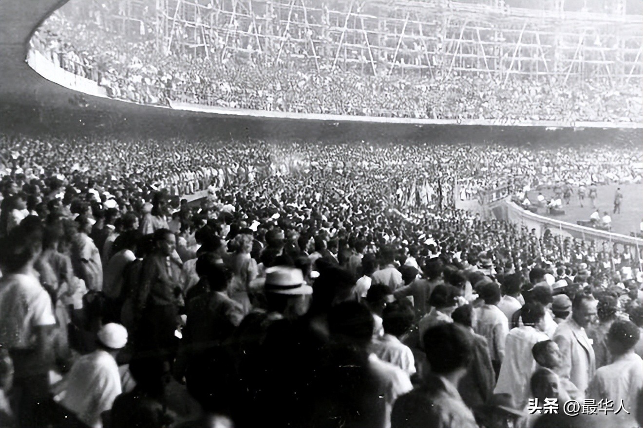 贝利球王哪一年去世的,球王贝利的三次世界杯