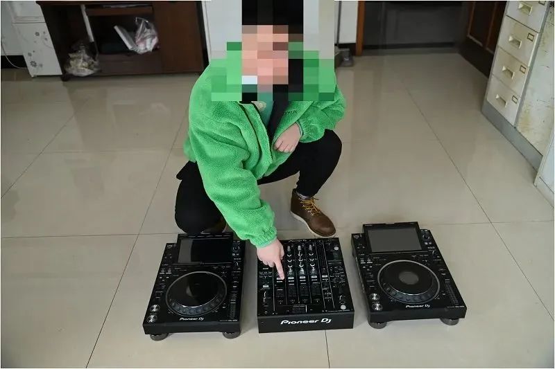 监守自盗6万余元打碟机，个旧警方成功追回！