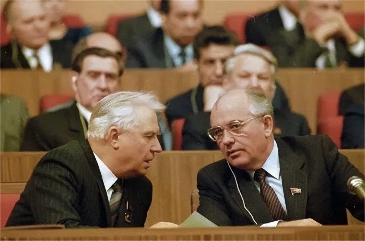 苏联解体对戈尔巴乔夫有何评价,苏联解体前对戈尔巴乔夫的评价