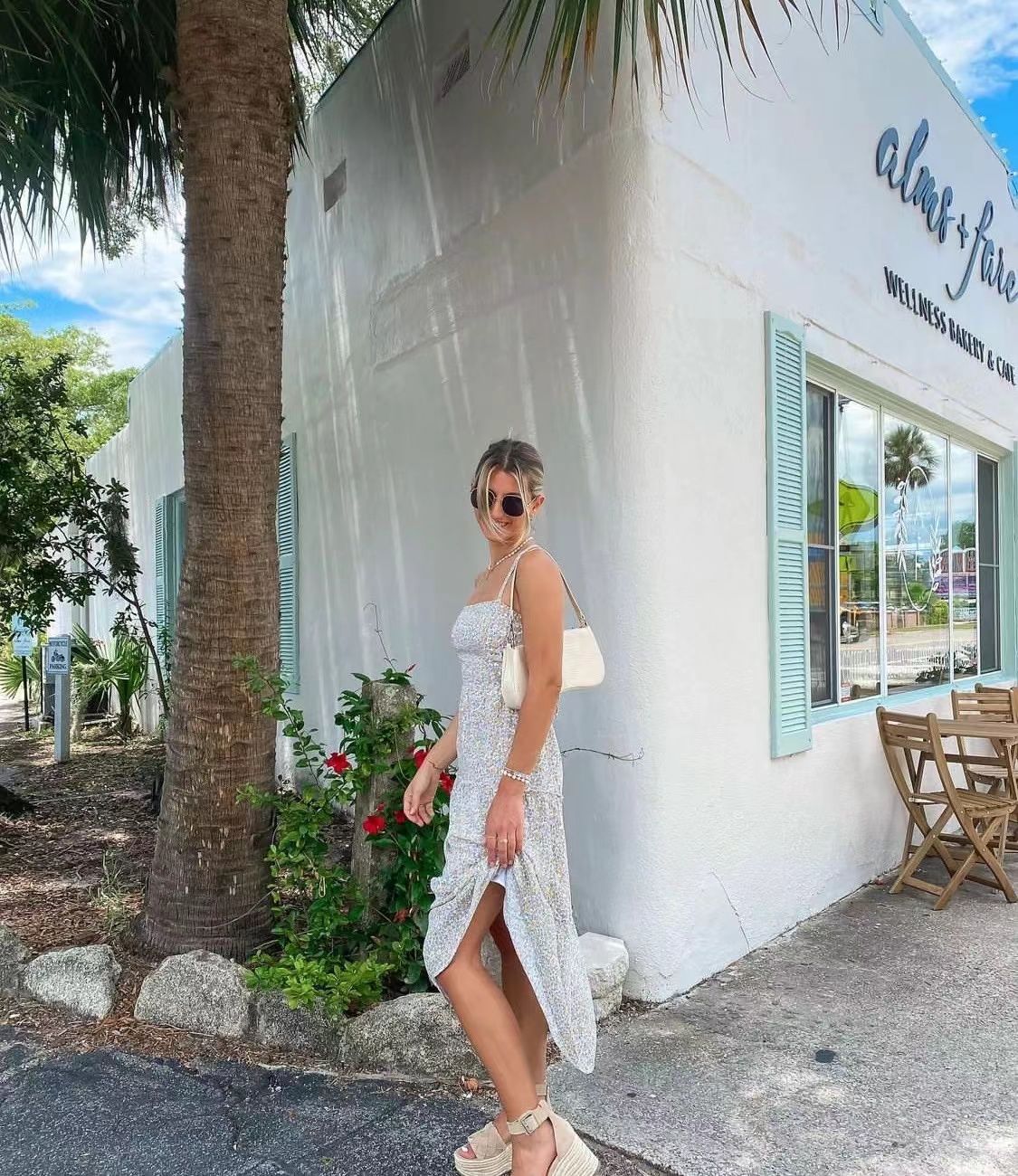 女生穿碎花会不会老气,女孩子穿碎花裙真漂亮