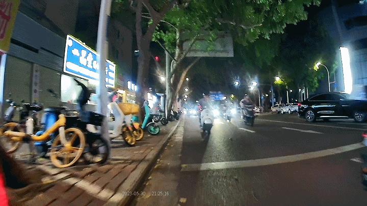 迈极炫seemeedv测评,迈极炫尾灯行车记录仪一直闪白灯