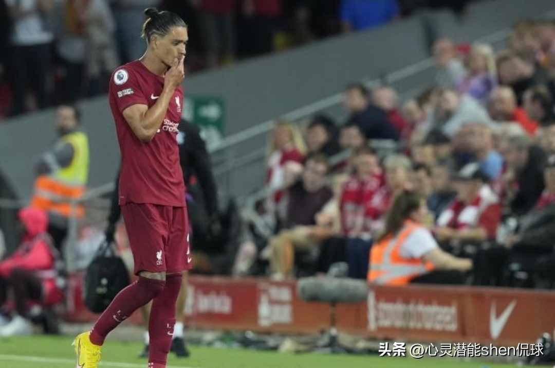 足坛悲喜夜,英超悲喜之夜曼城3-2