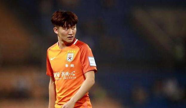 泰山队球迷最新消息,泰山队球迷现场呐喊荣辱与共