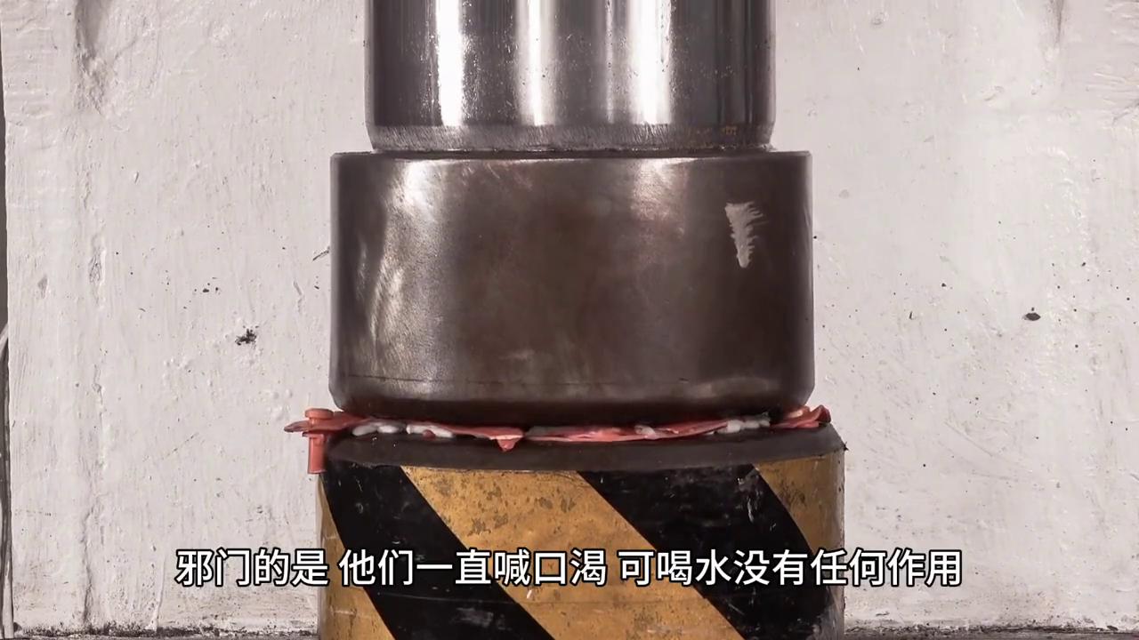 驼背老头神秘鬼屋,民间故事驼背完整版