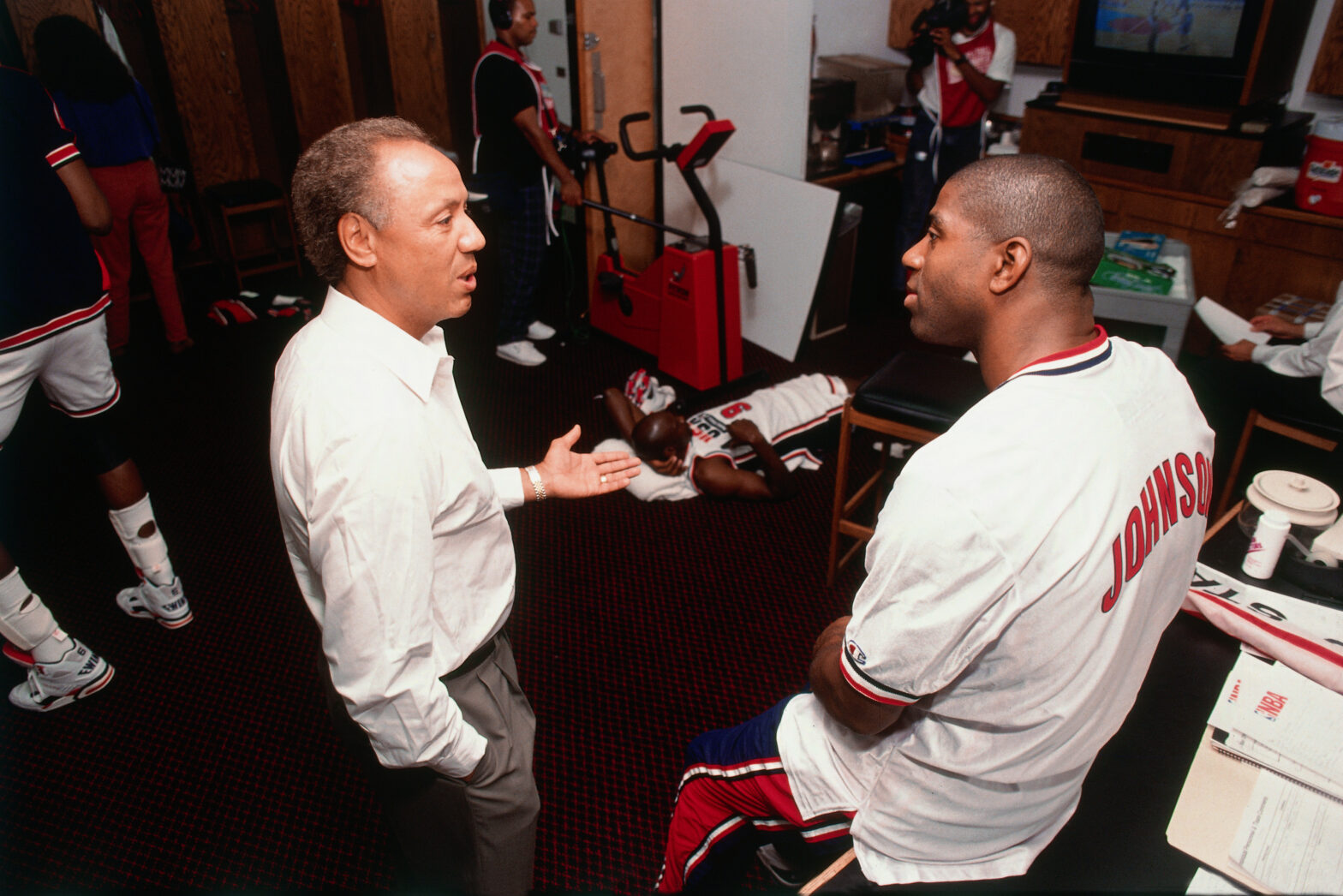 nba100大球星杰瑞·卡拉贝斯,nba75大巨星全部登场