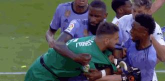 中国足协处理失误判罚引发争议,西班牙裁判被欧足联解雇