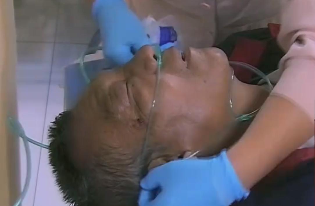 53岁父亲遭受车祸九死一生,父亲被卡车拦腰碾压救活了吗