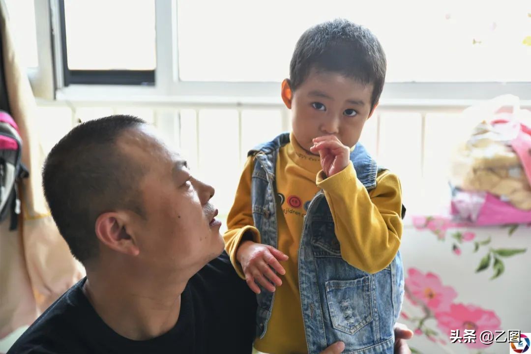 七岁儿子二次移植白血病妈妈,男童患癌2年扛过2次移植后复发