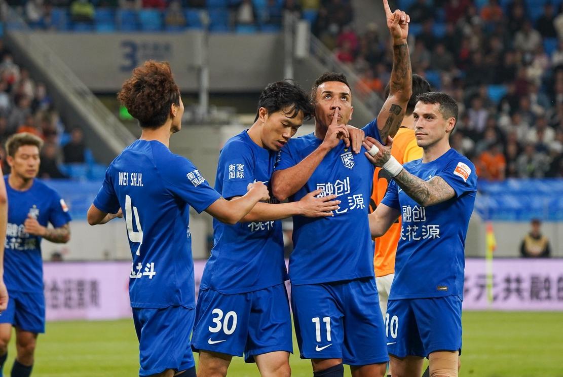 武汉三镇争议判罚裁判,武汉三镇vs武汉长江争议判罚