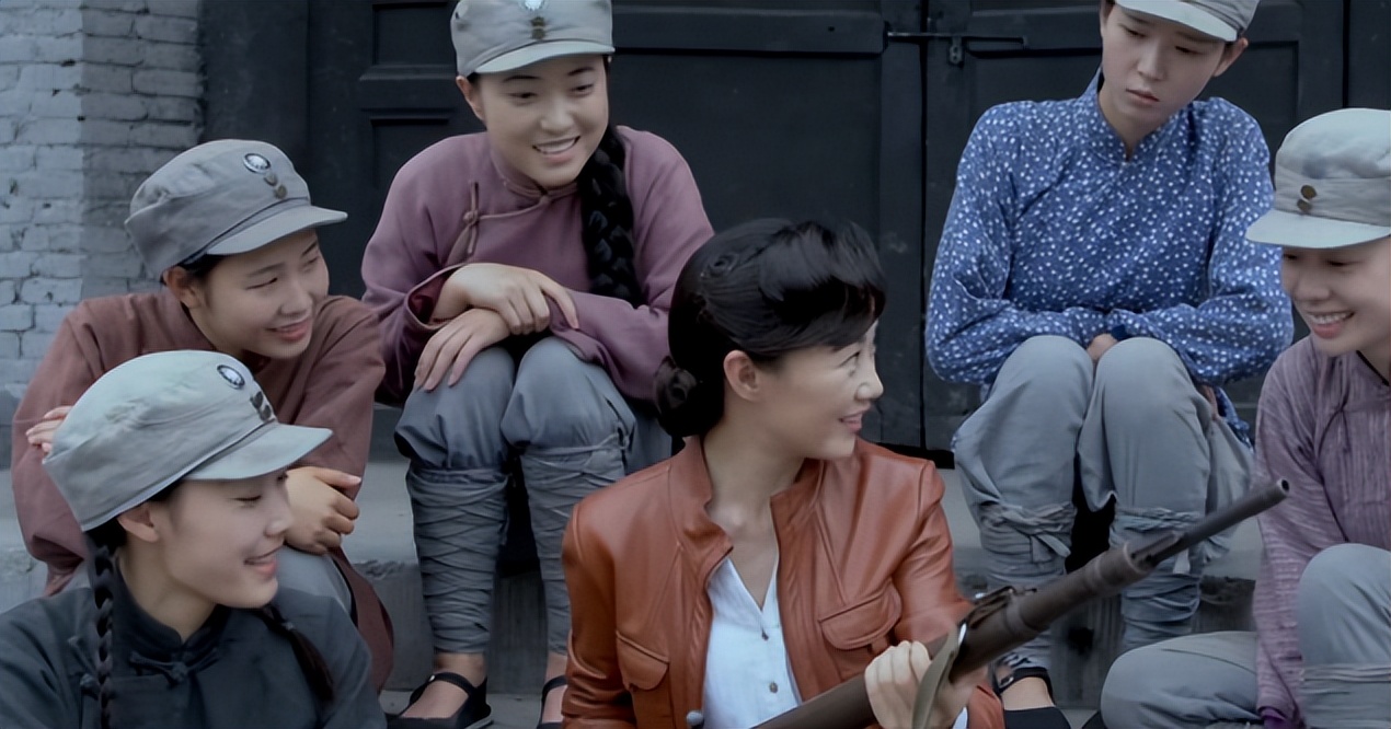 涂发胶抹口红，打仗住酒店，这些抗日剧，对得起以前的战士吗？