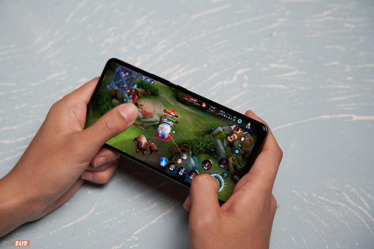 真我neo2和iqooneo5哪个好,iqoo5和iqooneo5哪个强